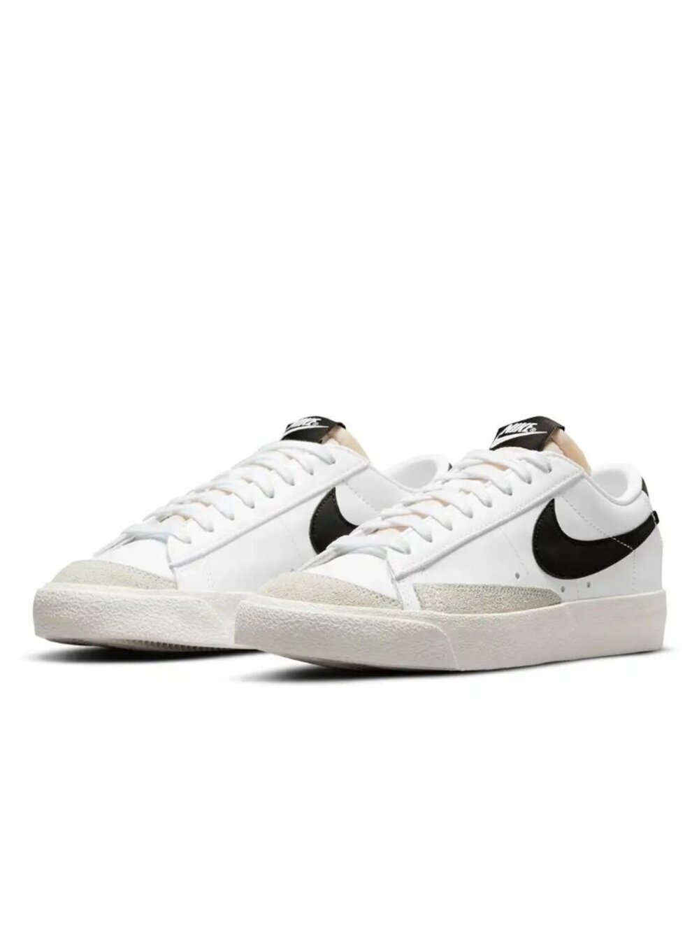 Nike Women's White Black Swoosh Blazer Low '77 VNTG Athletic Sneaker Size 6